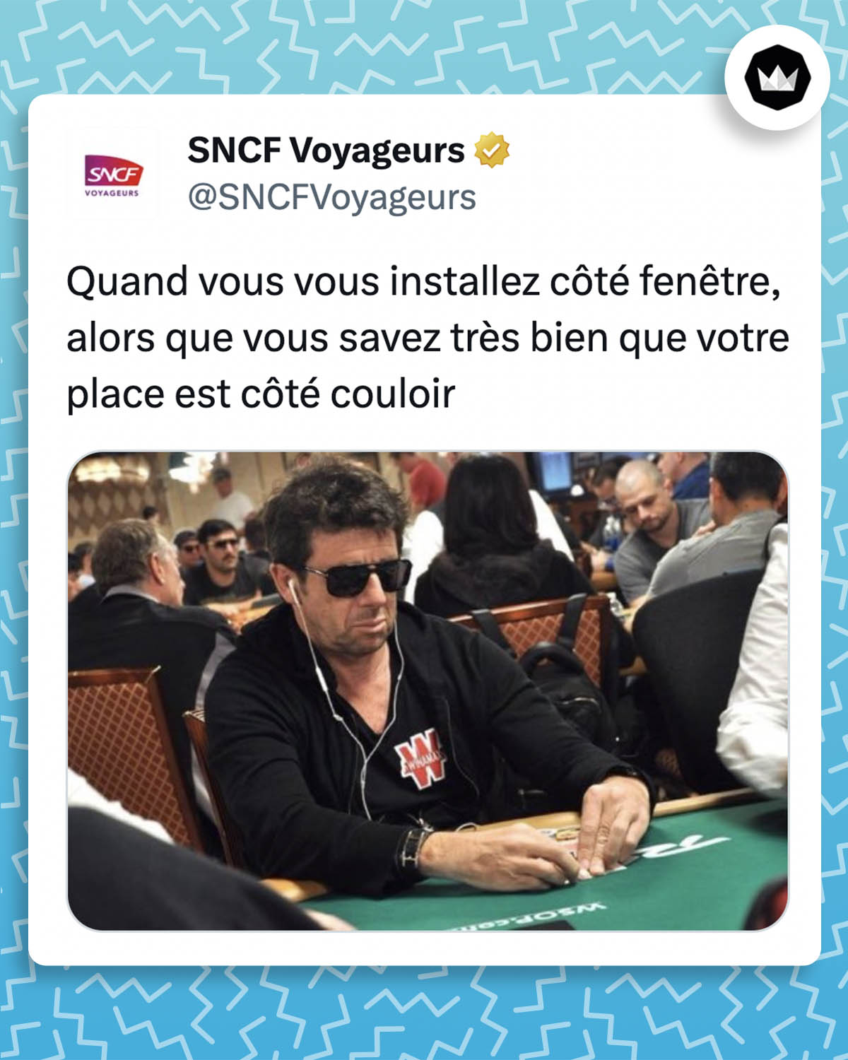 tweet de @SNCFVoyageurs : "Quand vous vous installez côté fenêtre, alors que vous savez très bien que votre place est côté couloir" avec le meme de Patrick Bruel jouant au poker