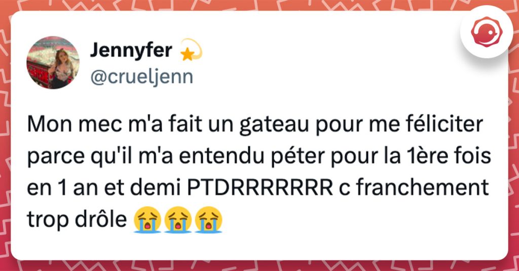 Tweet de @crueljenn : "Mon mec m'a fait un gateau pour me féliciter psk il m'a entendu peter pour la 1ere fois en 1an et demi PTDRRRRRRR c franchement trop drôle 😭😭😭"