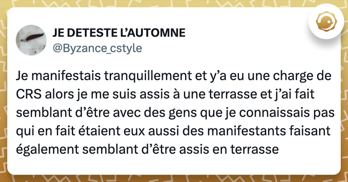 Tweet de @Byzance_cstyle : "Je manifestais tranquillement et y’a eu une charge de CRS alors je me suis assis à une terrasse et j’ai fait semblant d’être avec des gens que je connaissais pas qui en fait étaient eux aussi des manifestants faisant également semblant d’être assis en terrasse"
