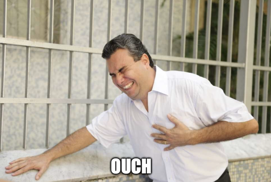 Homme ayant une crise cardiaque avec comme l&eacute;gende "Ouch"